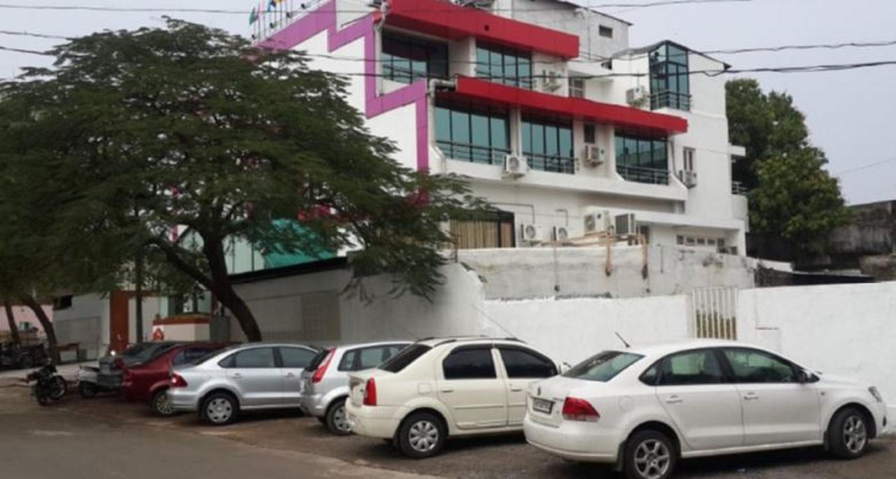 فندق جالجاونفي  Manohar Mahal المظهر الخارجي الصورة